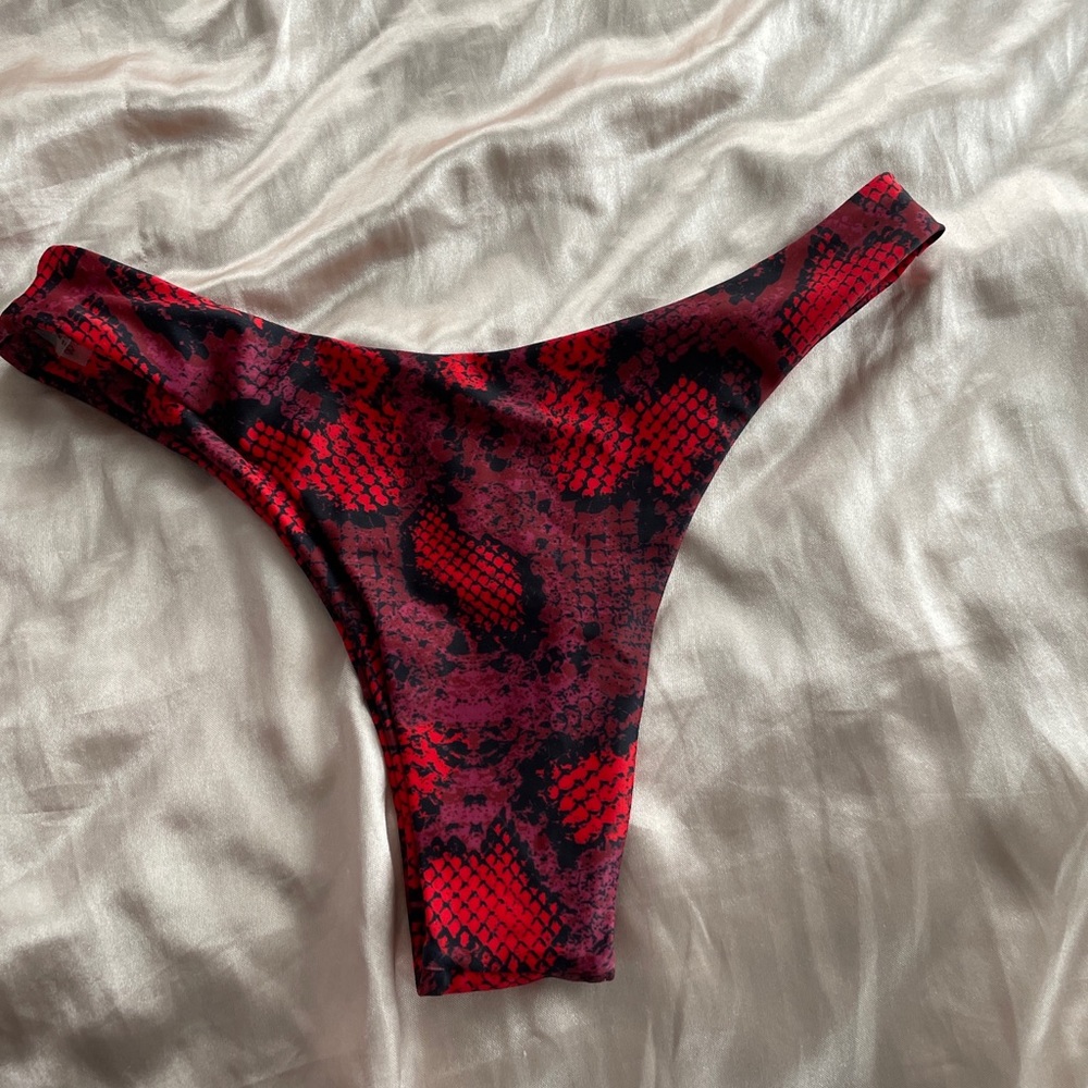 zaful bathing suit bottom!